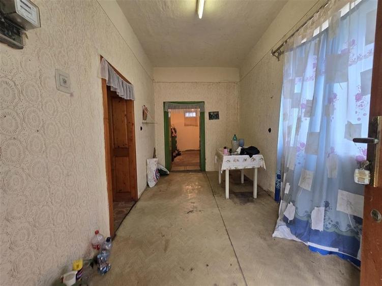 Casă individuală cu 3 camere cu Teren 7900 Mp în Boiu