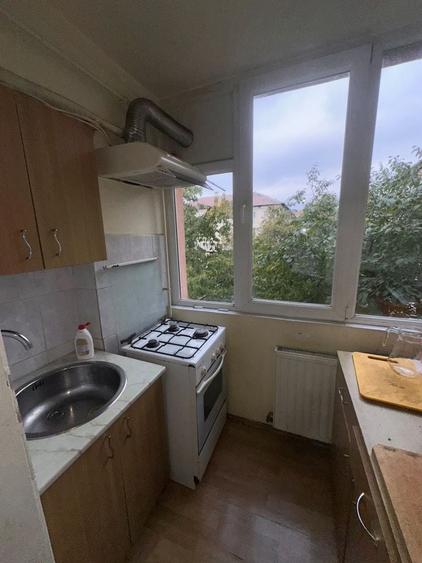 Apartament cu 3 camere decomandat în Lipovei