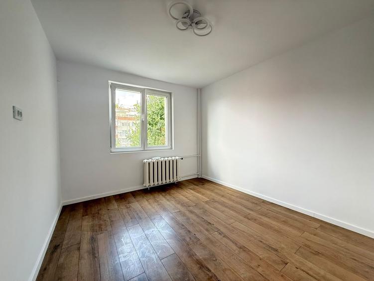 Apartament cu 3 camere decomandat în Ștefan cel Mare