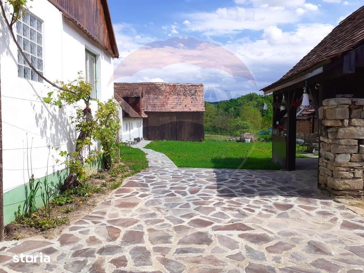Casă cu 4 camere cu Teren 1631 Mp în Bruiu