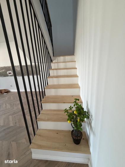 Casă cu 5 camere cu Teren 461 Mp în Domnești