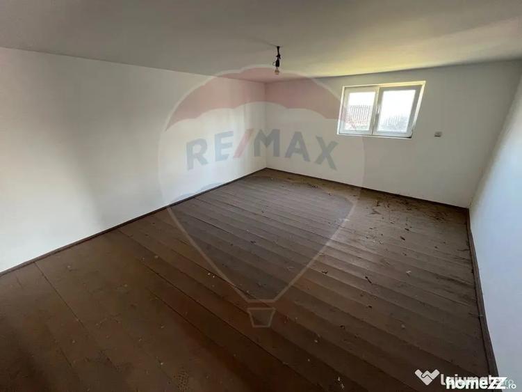 Casă cu 3 camere cu Teren 7000 Mp în Movilița