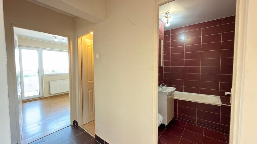 Apartament cu 3 camere semidecomandat în Nord-Vest