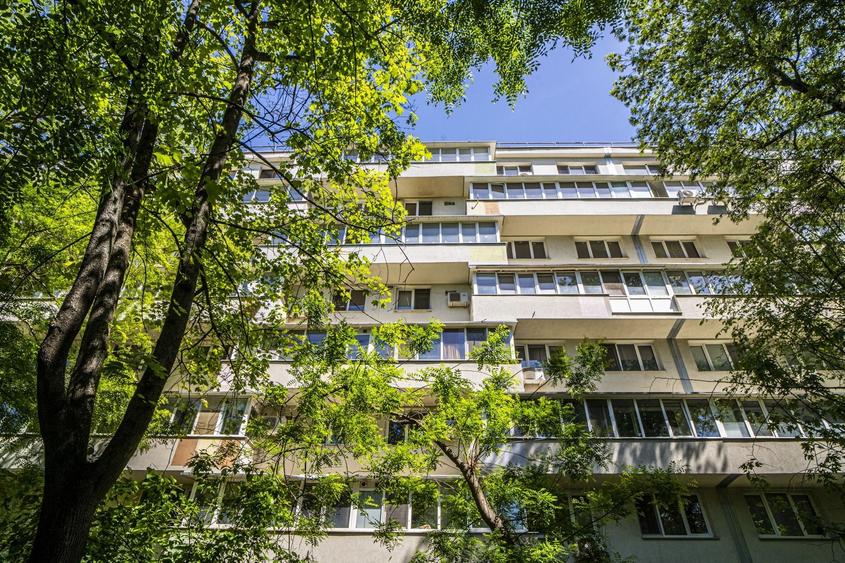 Apartament cu 2 camere semidecomandat în 1 Mai
