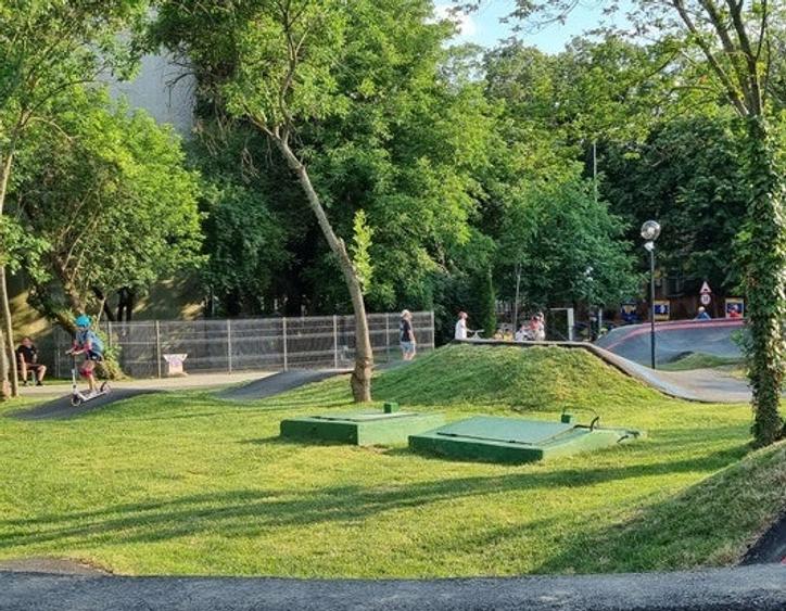 Apartament cu 3 camere semidecomandat, mobilat în Bucureștii Noi