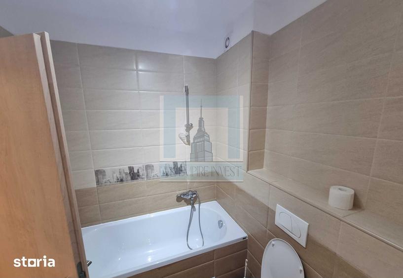 Apartament cu 3 camere decomandat în Tractorul
