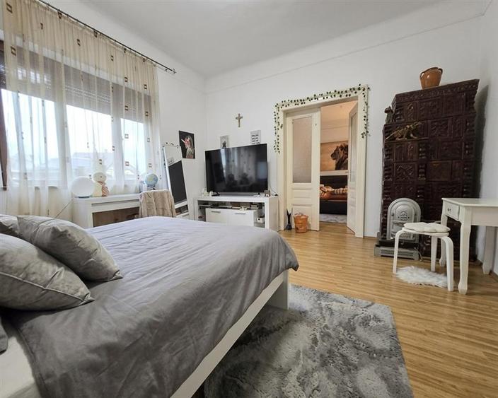 Casă cu 3 camere cu Teren 400 Mp în Central
