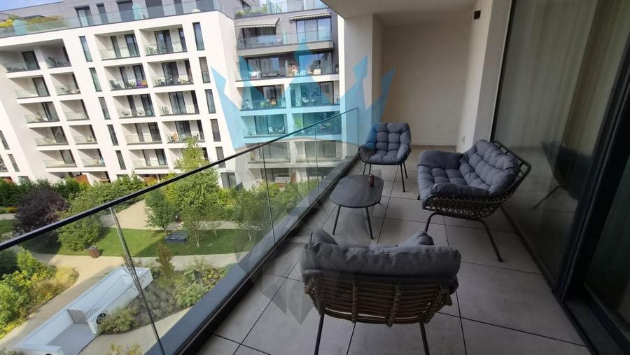 Apartament cu 3 camere semidecomandat, mobilat în Băneasa