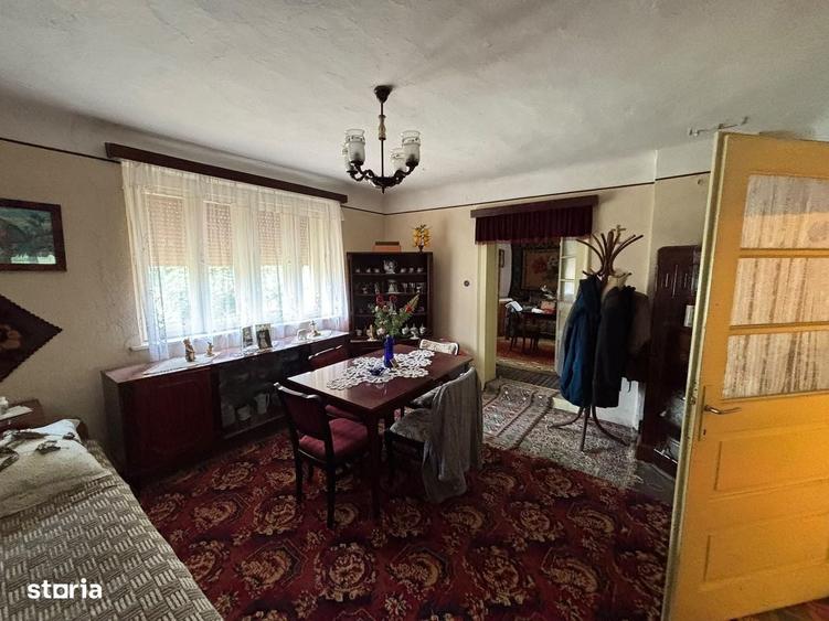 Casă cu 4 camere decomandat în Mândra
