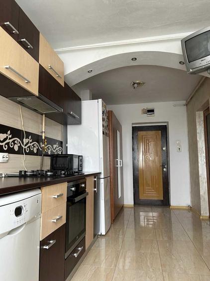 Apartament cu 2 camere semidecomandat în Trivale