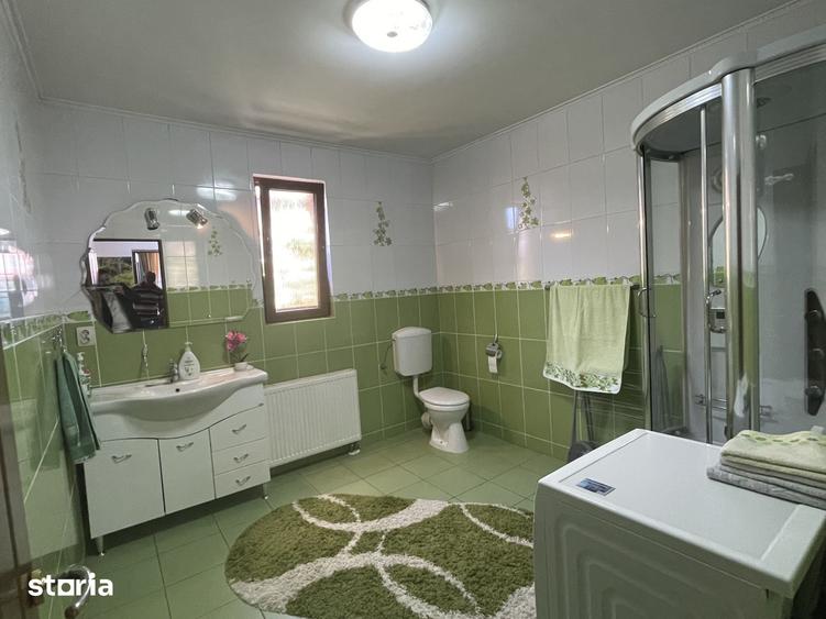 Casă cu 5 camere cu Teren 576 Mp în Central