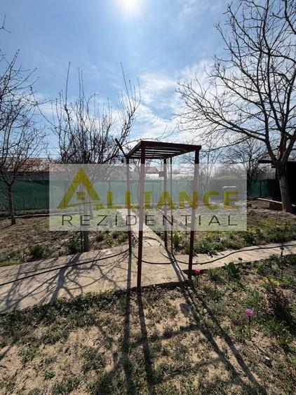 Casă individuală cu 5 camere cu Canalizare în Cățelu