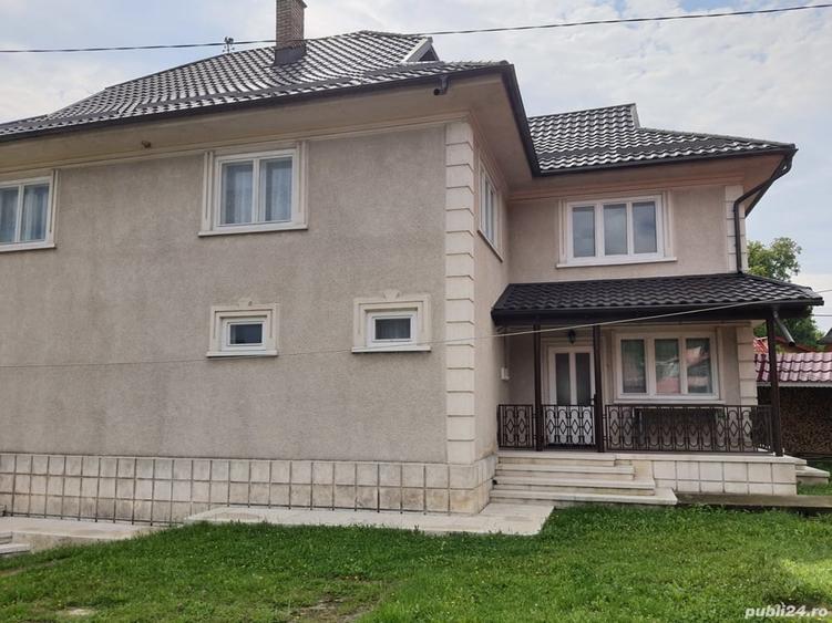 Casă cu 5 camere cu Teren 8620 Mp în Pipirig
