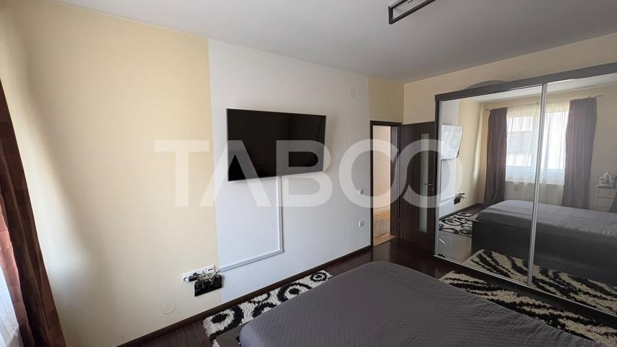 Apartament cu 3 camere decomandat, mobilat în Turnișor