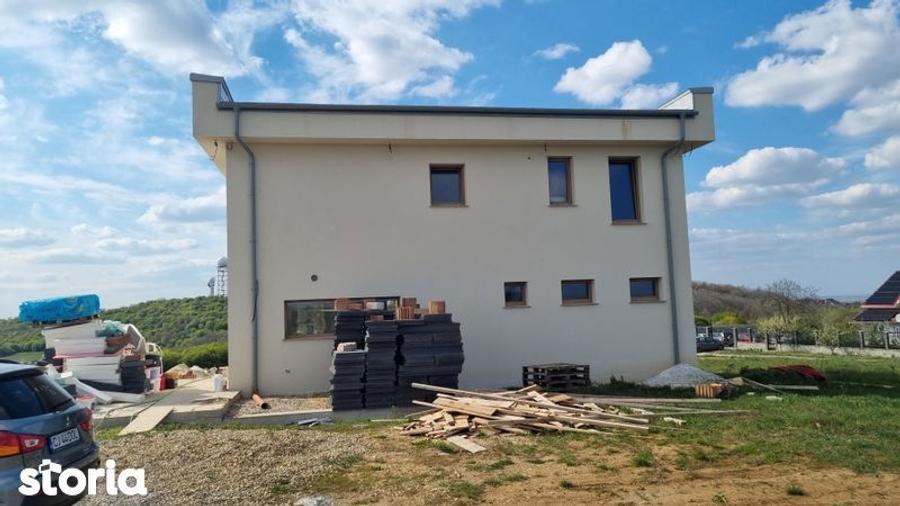 Casă cu 4 camere cu Teren 245 Mp în Iorga