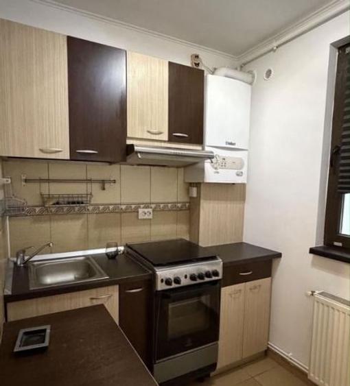 Apartament cu 2 camere semidecomandat, mobilat în Dacia