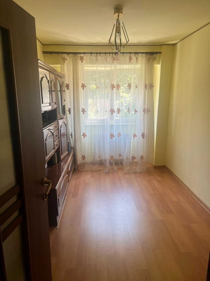 Apartament cu 3 camere semidecomandat în Grigorescu