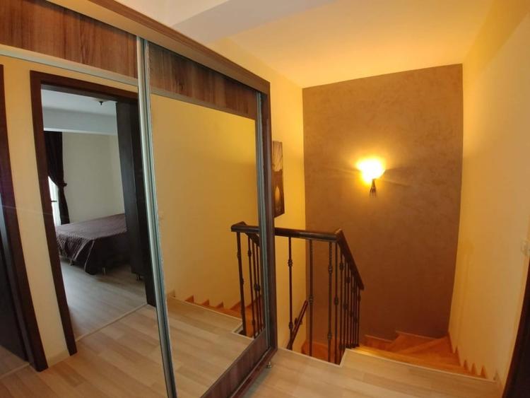Apartament cu 3 camere decomandat, mobilat în City Park Mall