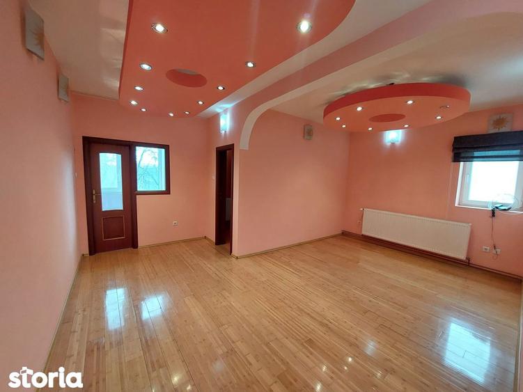 Casă cu 5 camere cu Teren 361 Mp în Micro 5