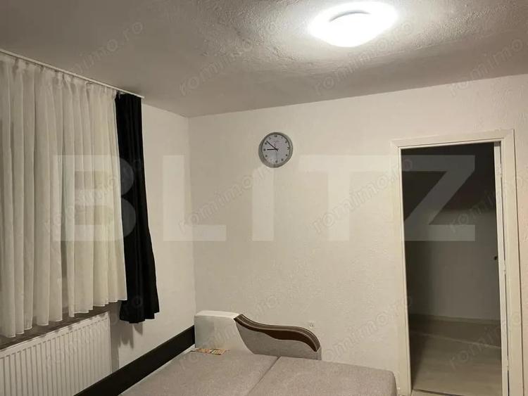 Apartament cu 3 camere semidecomandat, mobilat în Rovinari