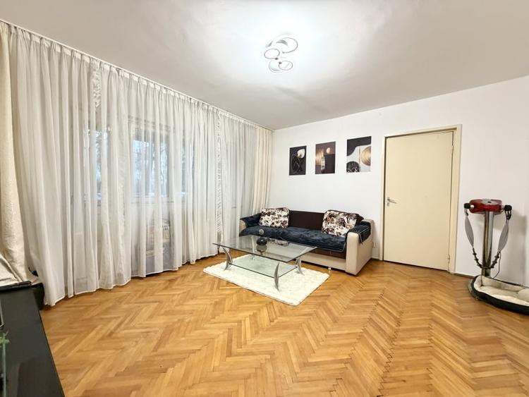 Apartament cu 2 camere semidecomandat, mobilat în Girocului