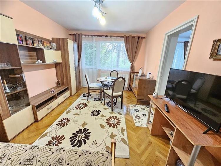 Apartament cu 2 camere decomandat, mobilat în Budai