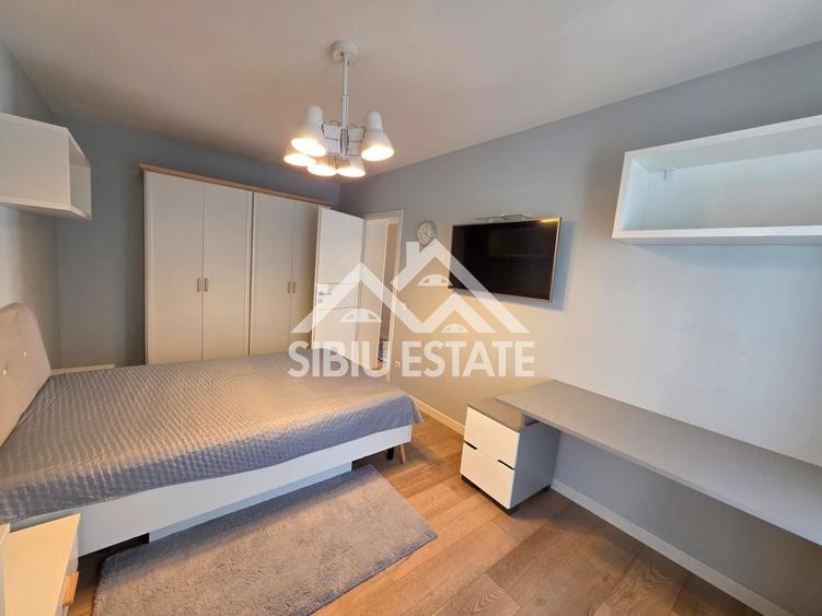 Penthouse cu 4 camere decomandat, mobilat în Periferie