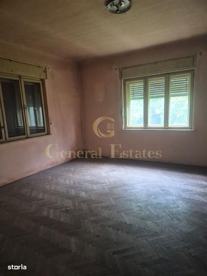 Casă cu 4 camere cu Teren 2290 Mp în Central
