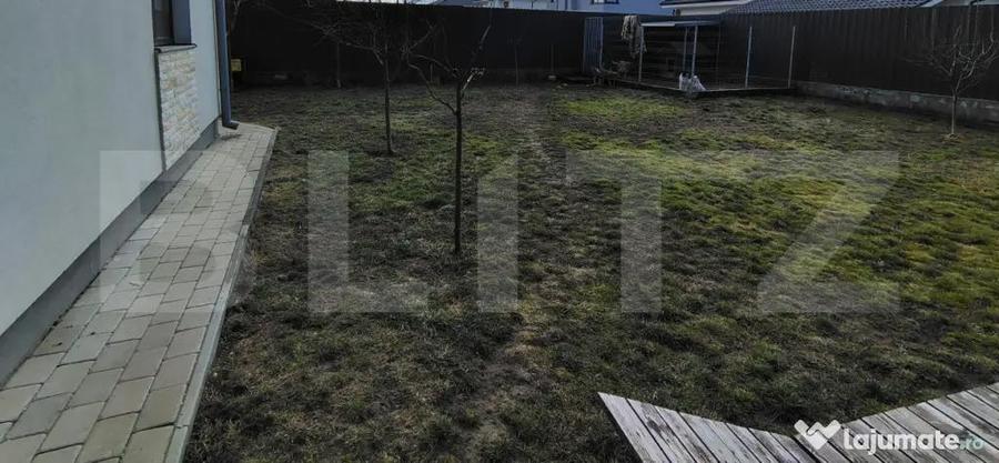 Casă cu 4 camere cu Teren 590 Mp în Jucu
