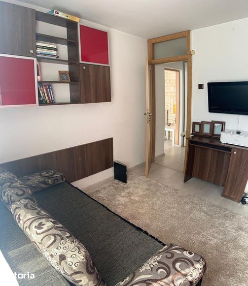 Apartament cu 4 camere în Apărătorii Patriei
