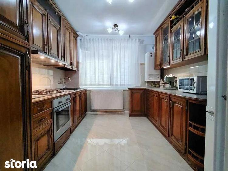 Apartament cu 3 camere decomandat în Hipodrom