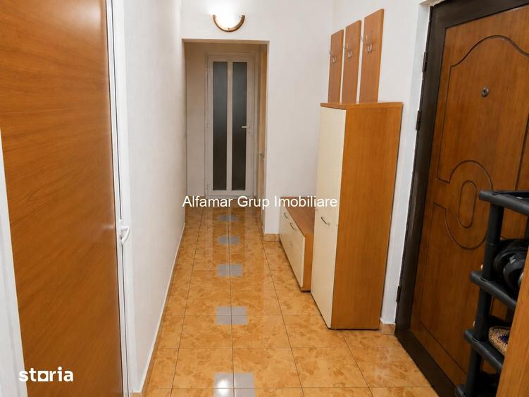 Apartament cu 4 camere decomandat în Berceni