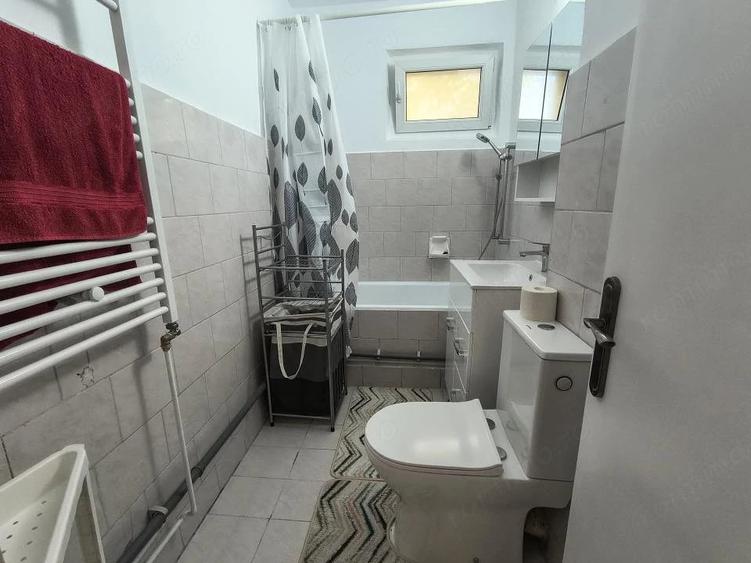 Garsonieră decomandată în Titan