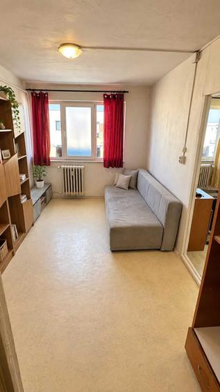 Apartament cu 2 camere semidecomandat în Tractorul