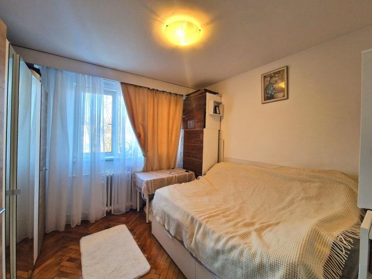 Apartament cu 2 camere semidecomandat, mobilat în Pajura