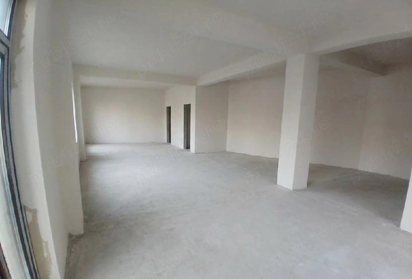 Spațiu comercial, de 103 mp, în Jiului