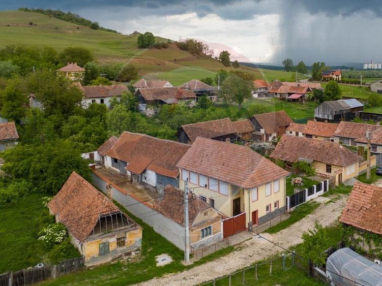 Casă cu 5 camere cu Teren 396 Mp în Ungra