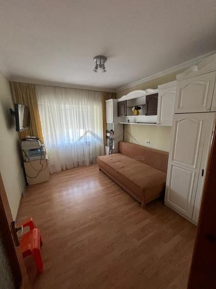 Apartament cu 4 camere decomandat în Cug