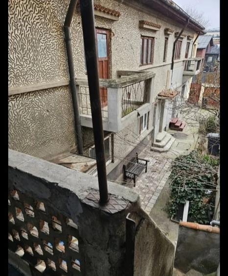 Casă cu 12 camere cu Teren 215 Mp în 13 Septembrie