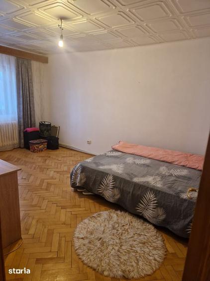 Apartament cu 4 camere decomandat în Central