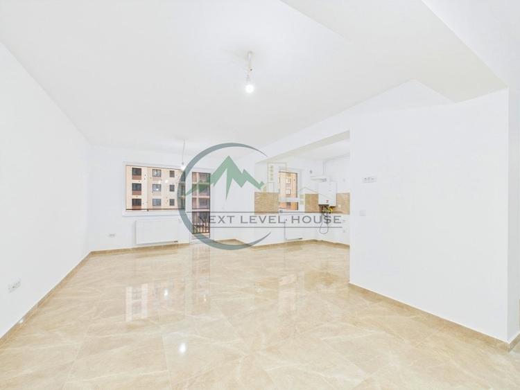 Apartament cu 3 camere decomandat în Tractorul