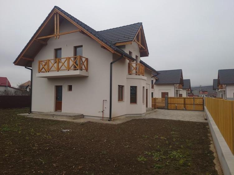 Casă cu 4 camere în Gilău