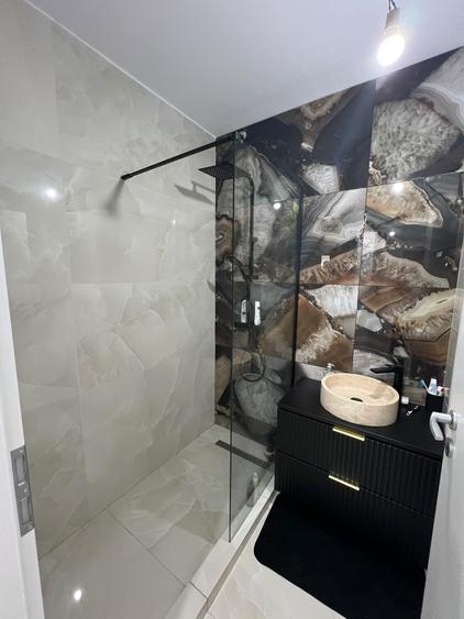 Apartament cu 3 camere semidecomandat în Baicului