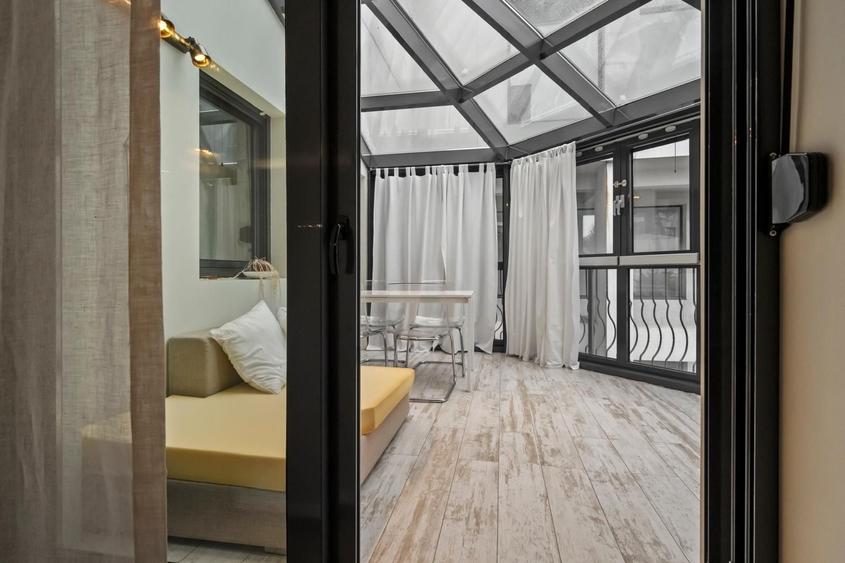 Apartament cu 3 camere decomandat, mobilat în Polonă