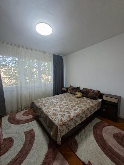 Apartament cu 3 camere semidecomandat în Central