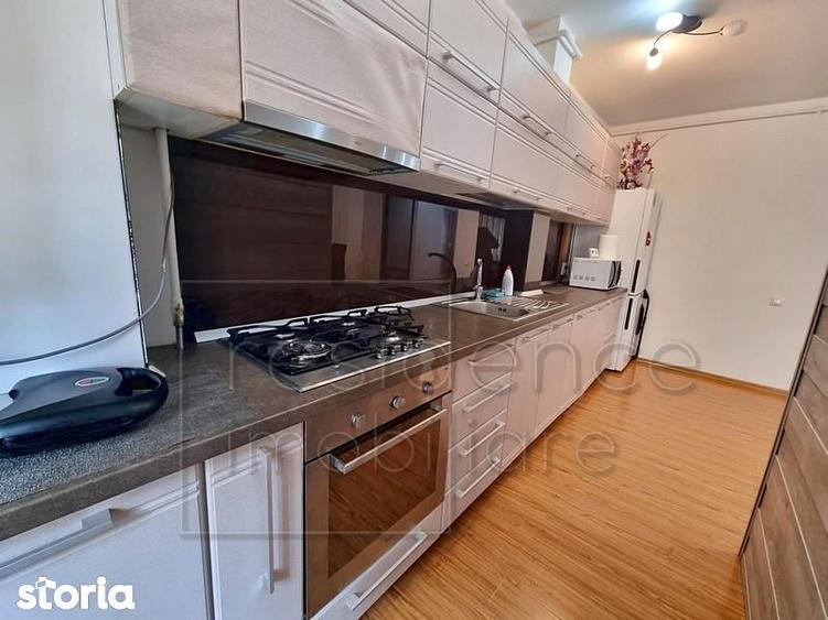 Apartament cu 3 camere semidecomandat, mobilat în Central