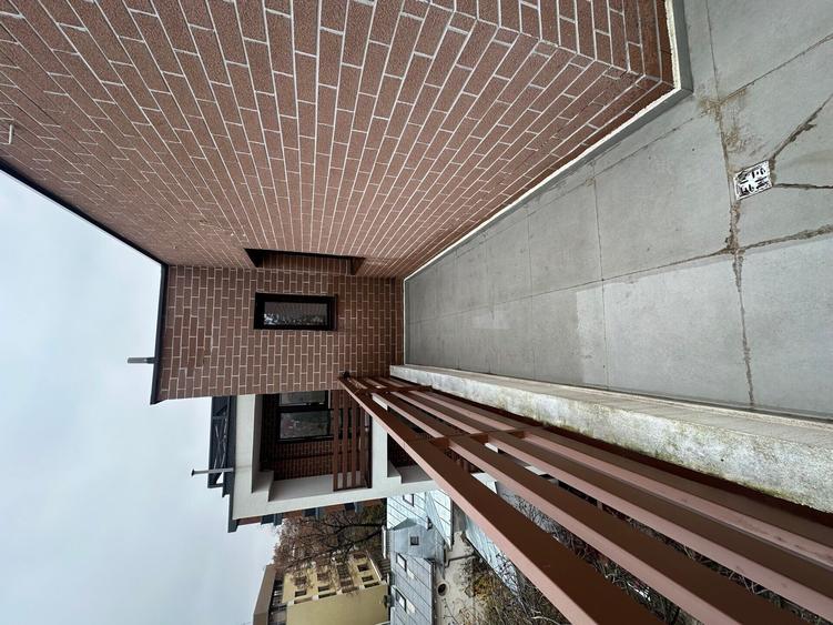 Apartament cu 4 camere semidecomandat în Cișmigiu