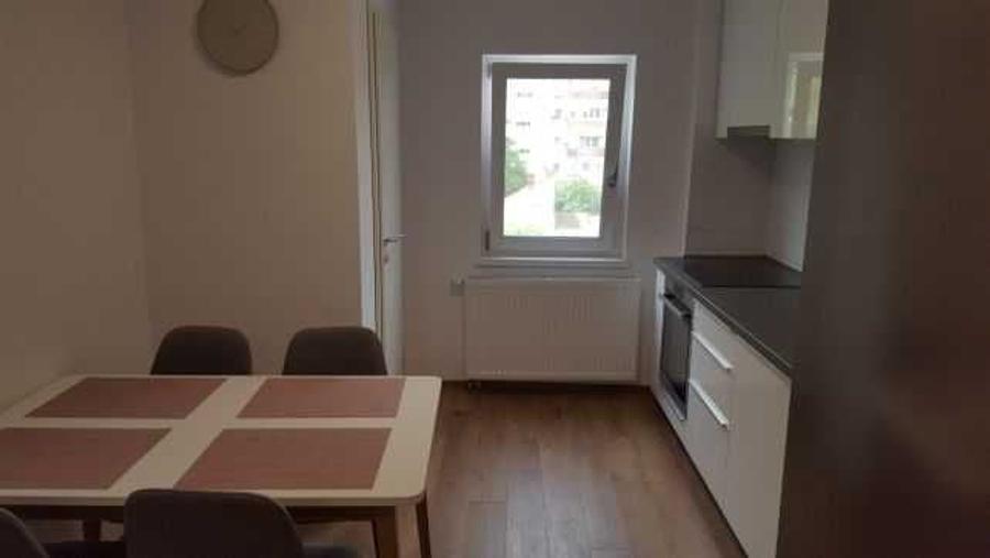 Apartament cu 4 camere decomandat în Bucovina