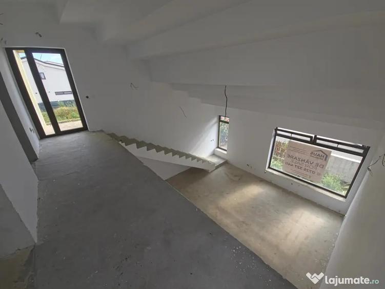 Casă cu 4 camere cu Teren 362 Mp în Cumpăna