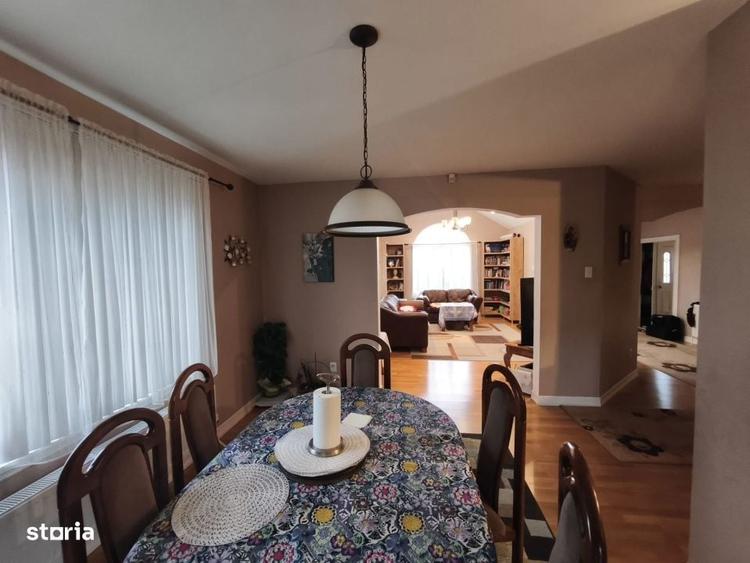 Casă cu 4 camere cu Teren 3000 Mp în Central